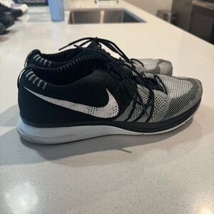 Nike flyknit trainer “ yeknit “ black white orca